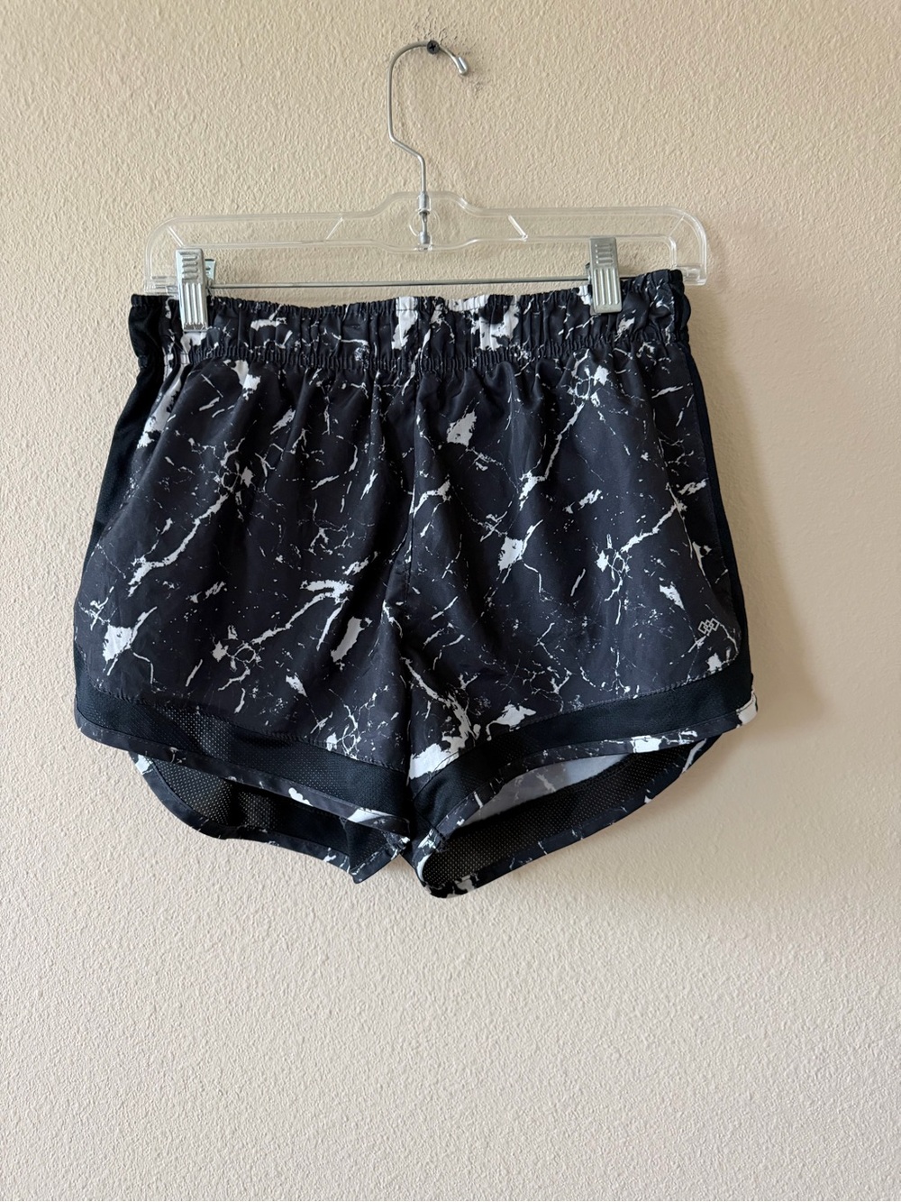 Marble-Print Black Athletic Running Shorts with Elastic Waist